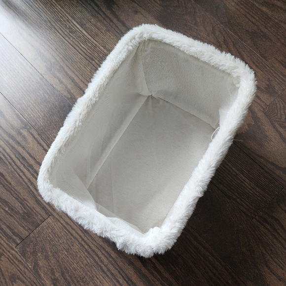 Taylor Madison fluffy storage box - Picture 2 of 3